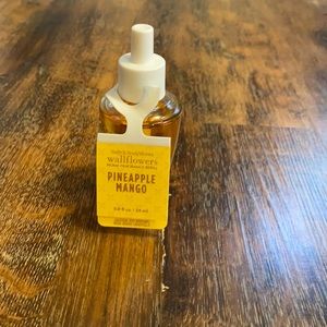 Bath and Body Works Pineapple Mango Wallflower